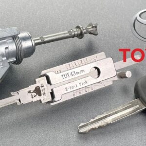 [1351] Toyota Corolla Door Lock Picked